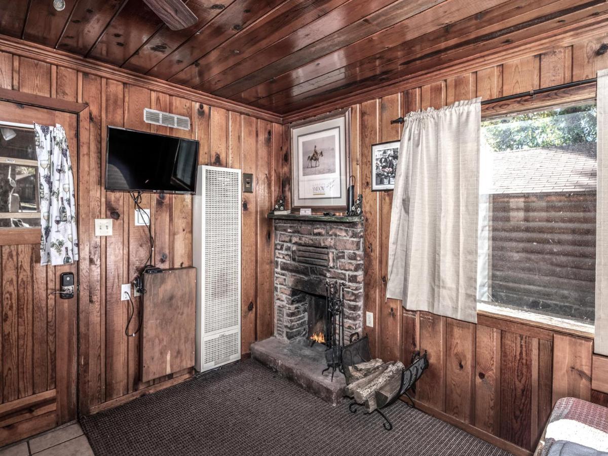 Perfect Cabin, 2 Bedrooms, Fireplace, Midtown, Sleeps 5 Руидозо Экстерьер фото
